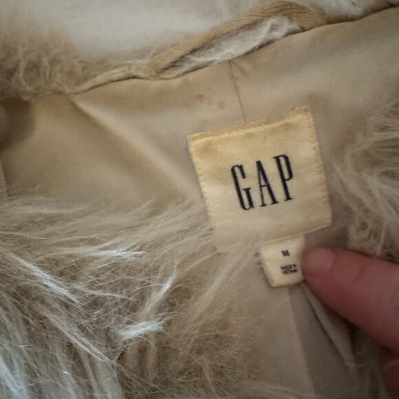 EUC GAP Womens Faux Fur Vest – Cozy Cream Winter Layer – Sz M - Picture 3 of 7
